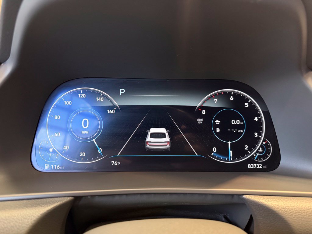 Photo 15 of this Hyundai Sonata