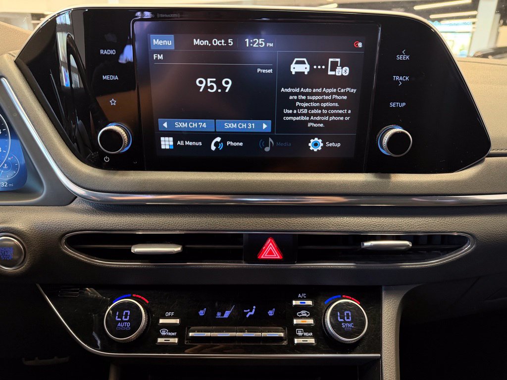 Photo 16 of this Hyundai Sonata