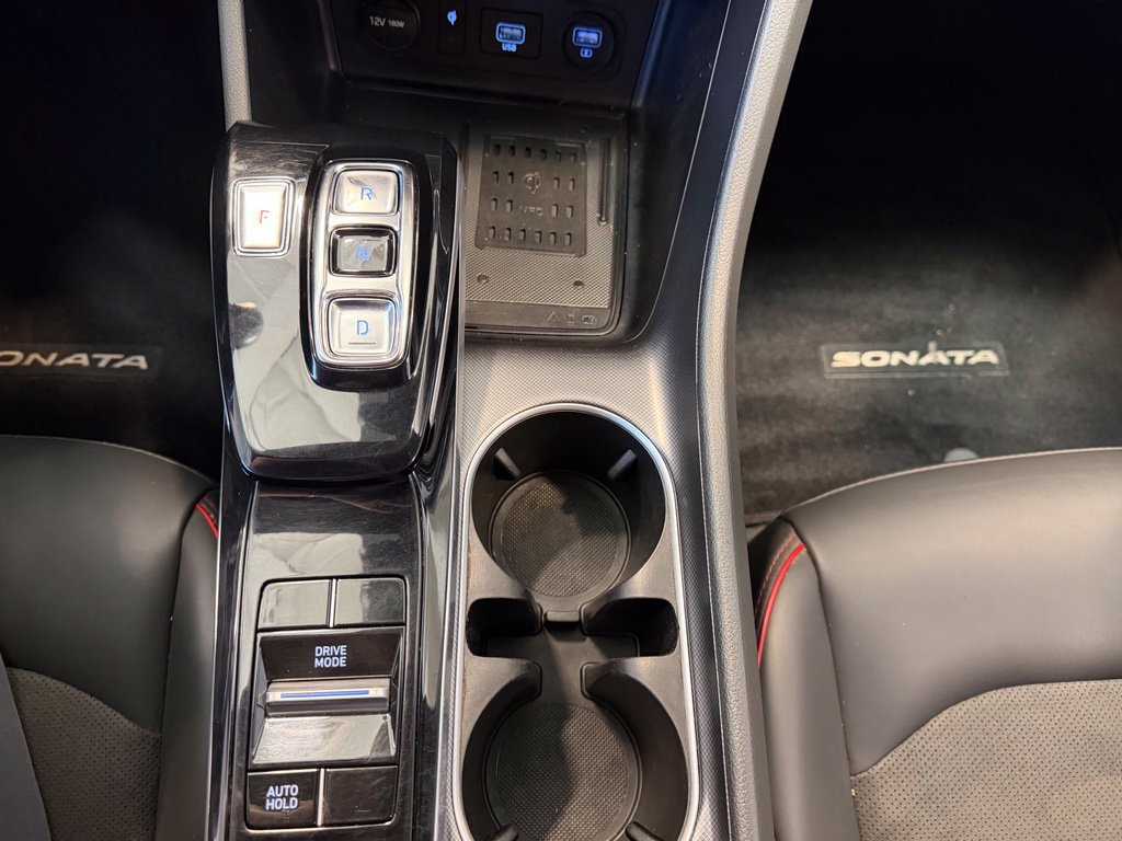 Photo 17 of this Hyundai Sonata