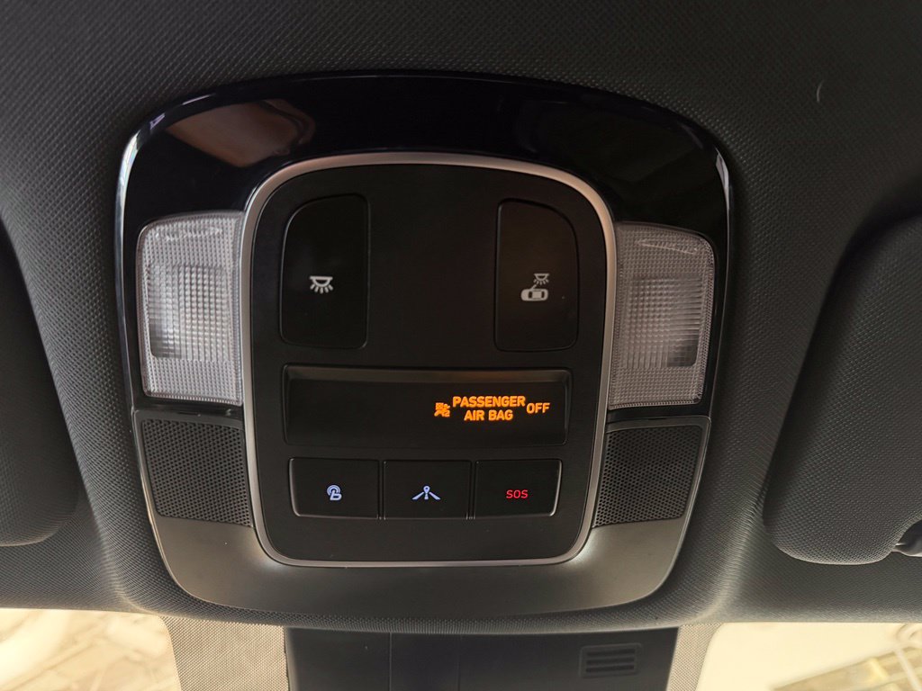 Photo 18 of this Hyundai Sonata