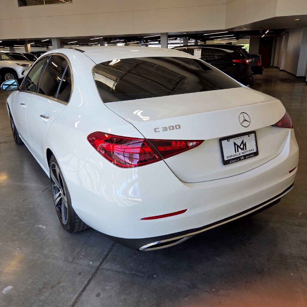 Photo 8 of this Mercedes-Benz C 300
