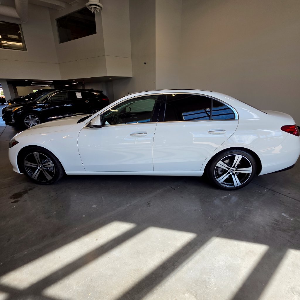Photo 9 of this Mercedes-Benz C 300