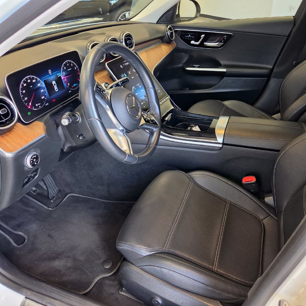 Photo 11 of this Mercedes-Benz C 300