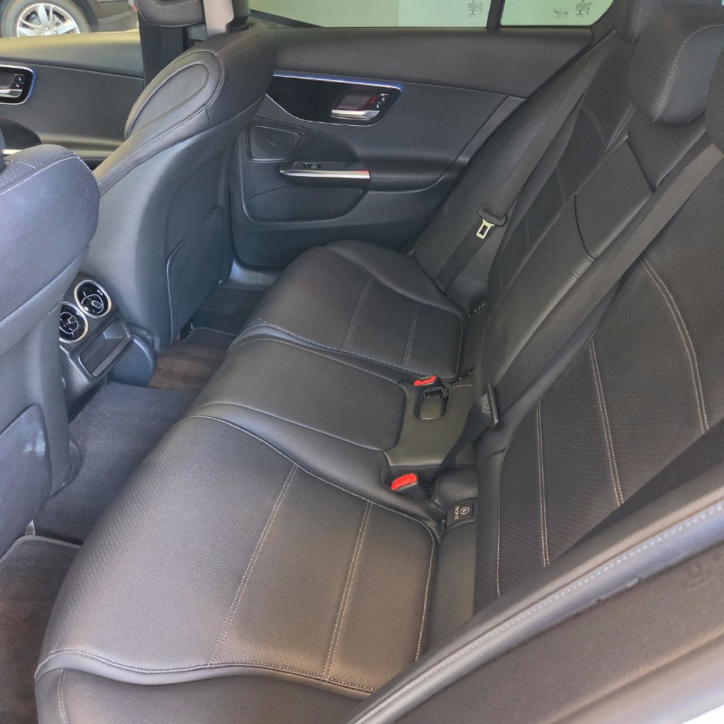 Photo 12 of this Mercedes-Benz C 300