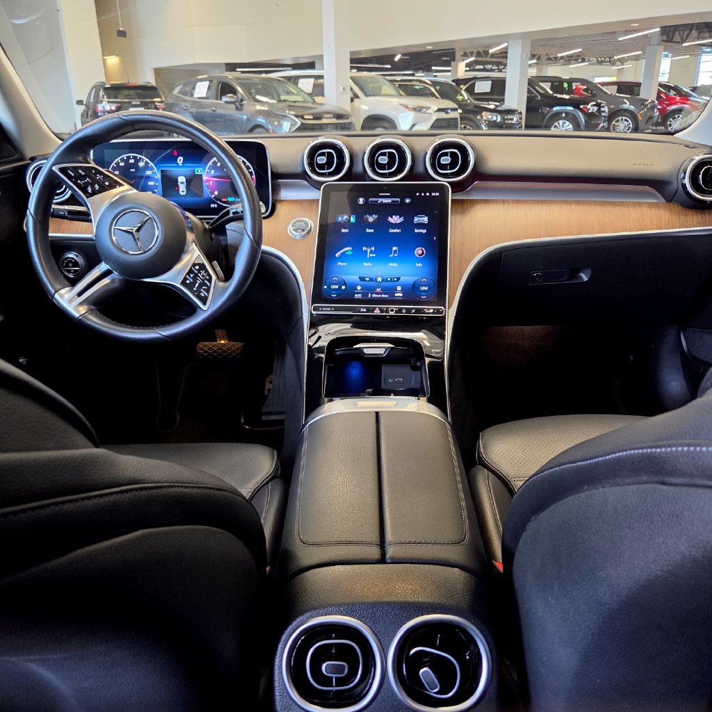 Photo 13 of this Mercedes-Benz C 300