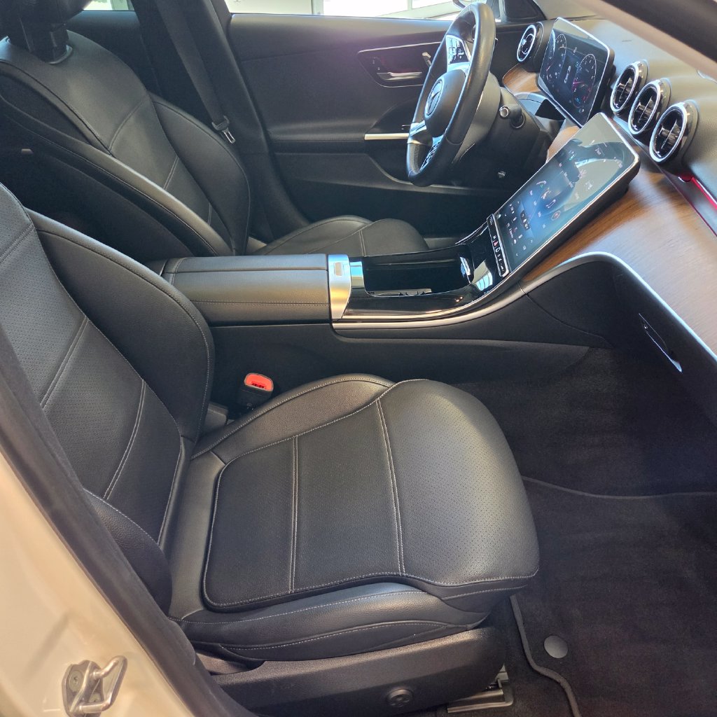Photo 15 of this Mercedes-Benz C 300