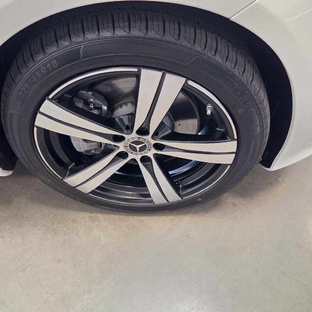 Photo 22 of this Mercedes-Benz C 300