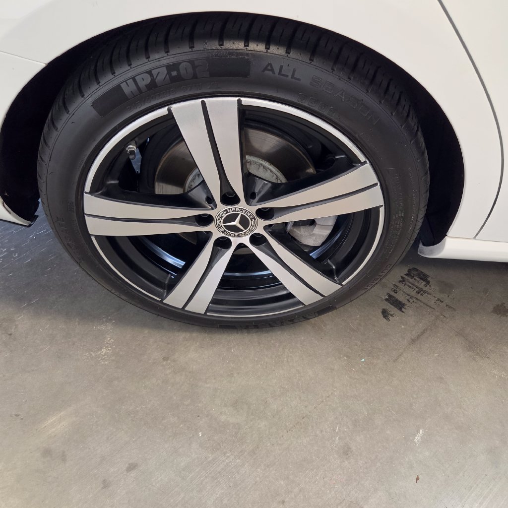 Photo 23 of this Mercedes-Benz C 300