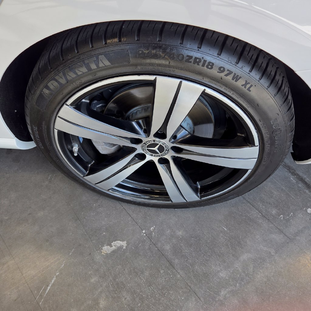 Photo 24 of this Mercedes-Benz C 300