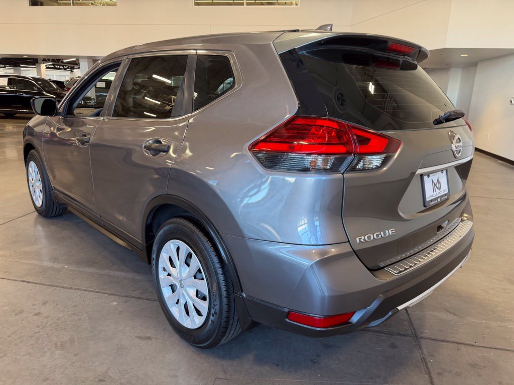 Photo 3 of this Nissan Rogue