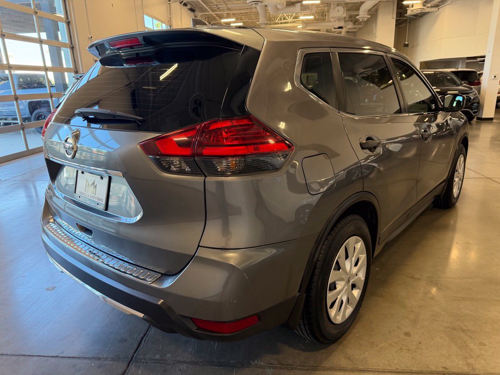 Photo 5 of this Nissan Rogue