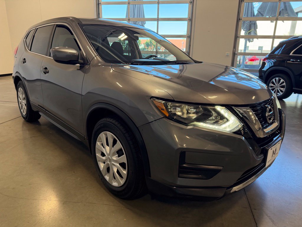 Photo 7 of this Nissan Rogue