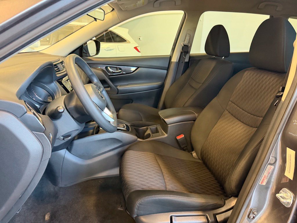 Photo 10 of this Nissan Rogue