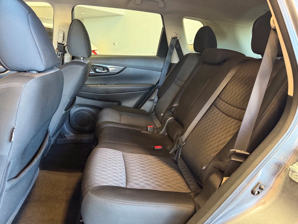 Photo 11 of this Nissan Rogue