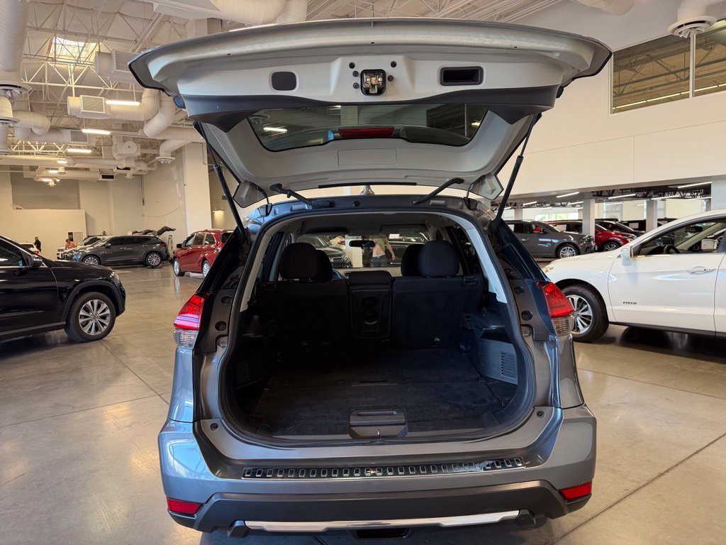 Photo 12 of this Nissan Rogue