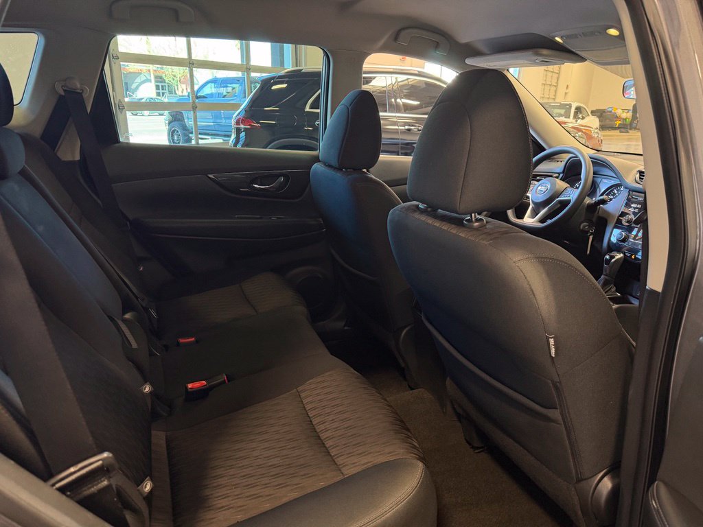 Photo 13 of this Nissan Rogue