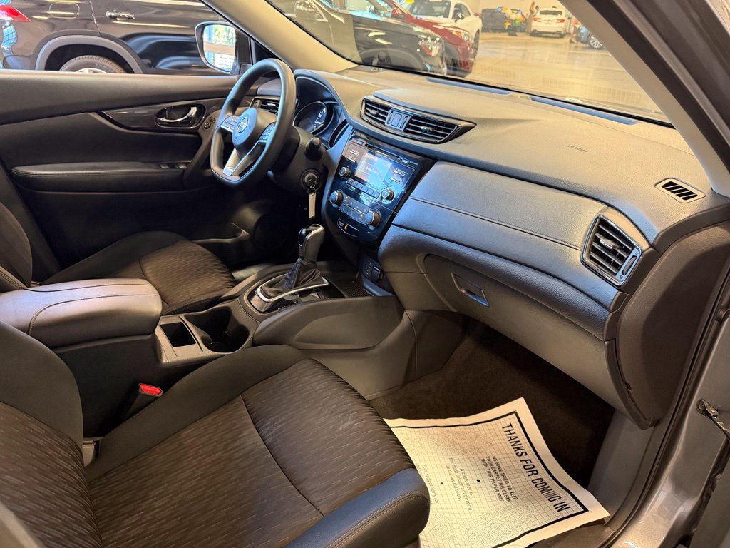 Photo 14 of this Nissan Rogue