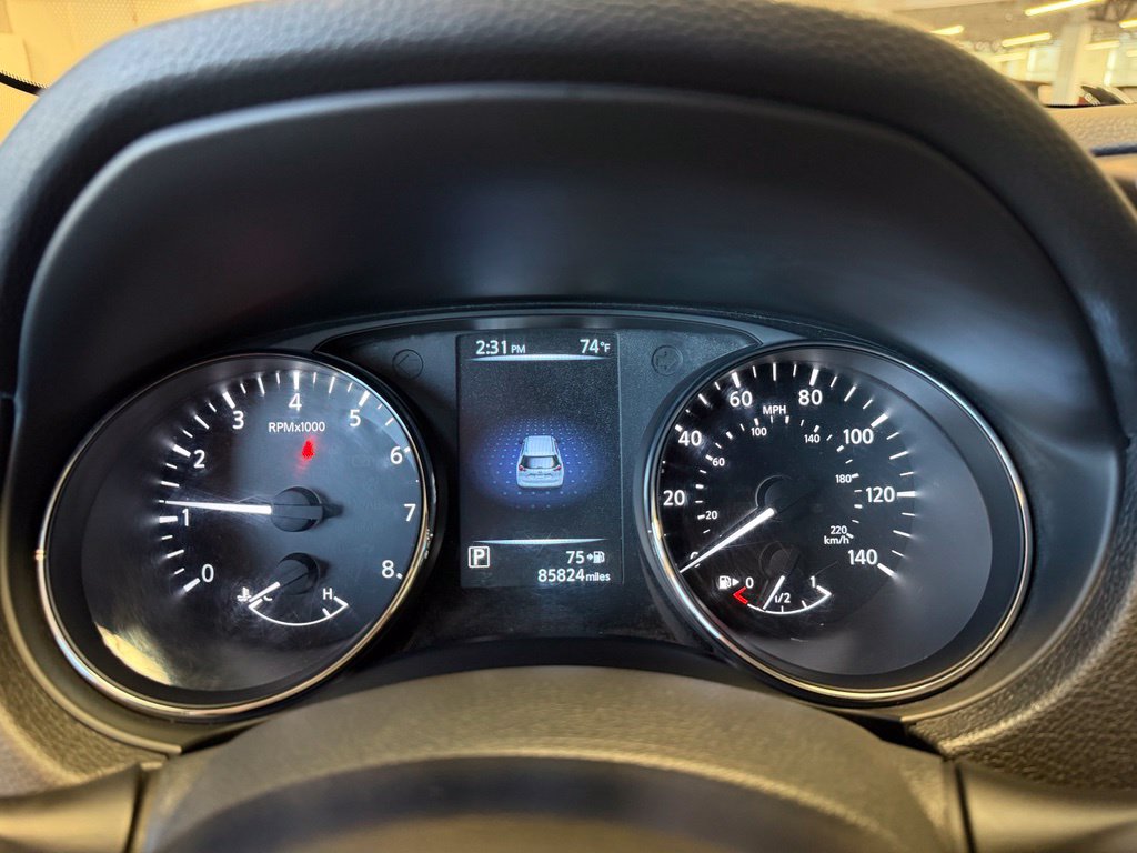 Photo 21 of this Nissan Rogue
