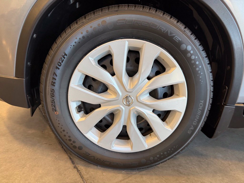 Photo 24 of this Nissan Rogue