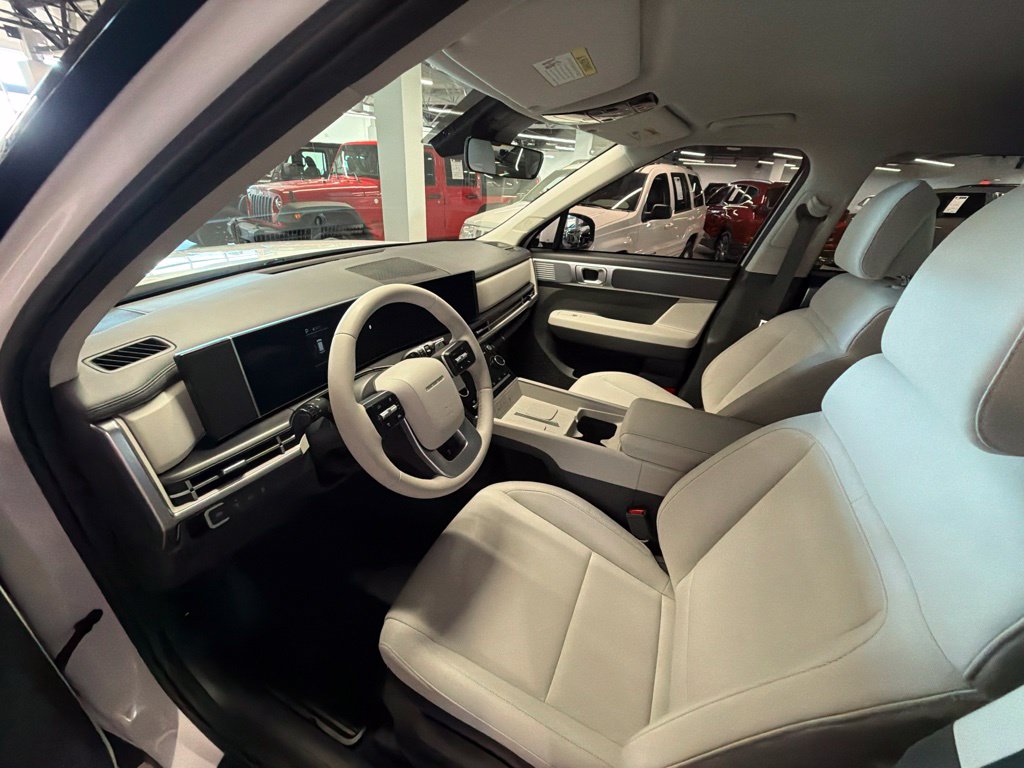 Photo 10 of this Hyundai Santa Fe Hybrid