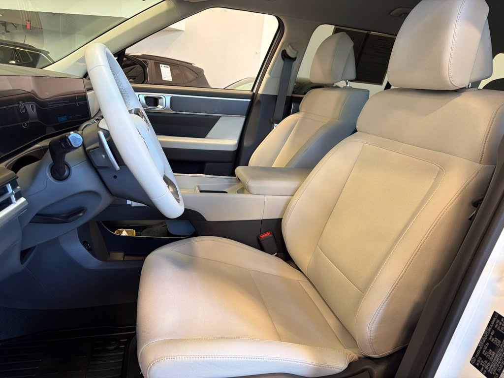 Photo 9 of this Hyundai Santa Fe Hybrid