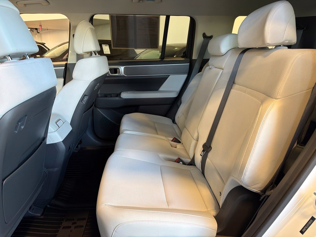 Photo 12 of this Hyundai Santa Fe Hybrid
