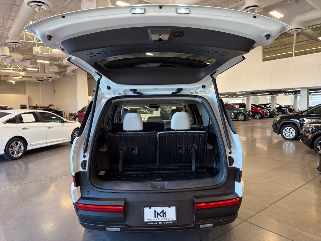 Photo 15 of this Hyundai Santa Fe Hybrid