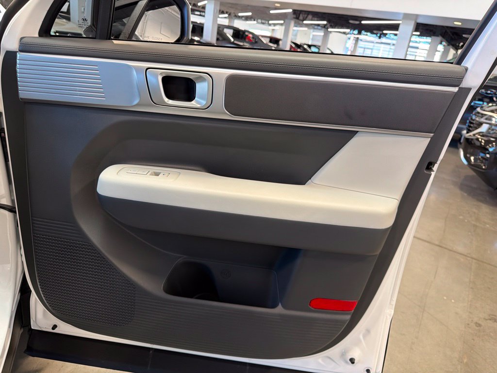 Photo 21 of this Hyundai Santa Fe Hybrid