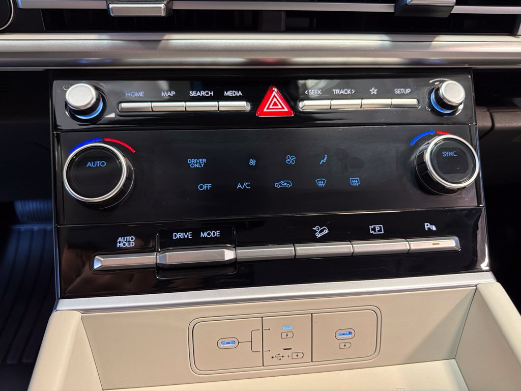 Photo 25 of this Hyundai Santa Fe Hybrid
