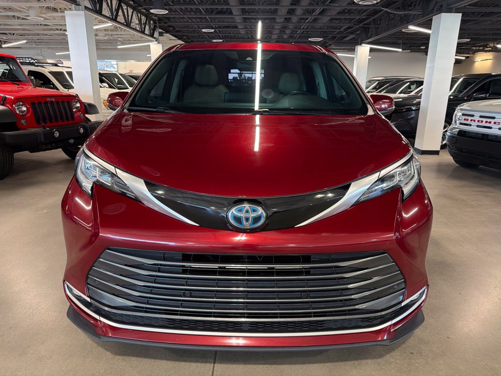 Photo 2 of this Toyota Sienna