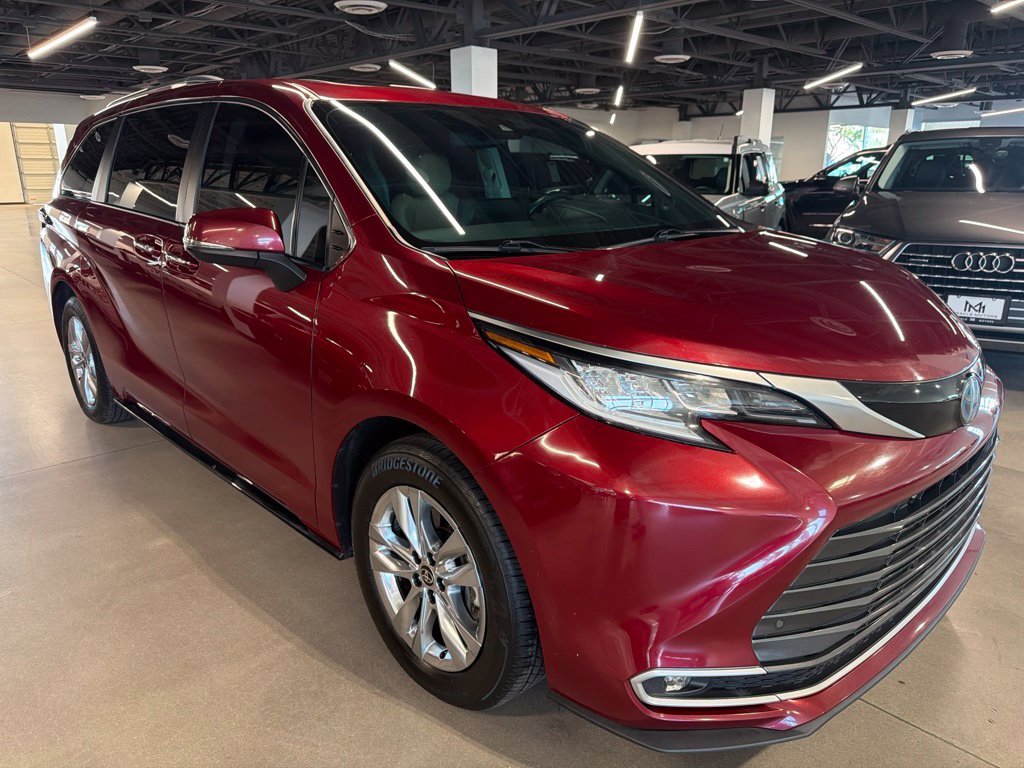 Photo 3 of this Toyota Sienna