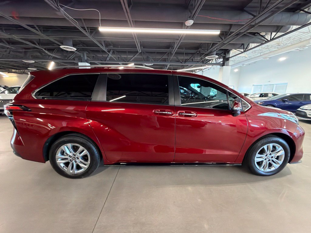 Photo 4 of this Toyota Sienna