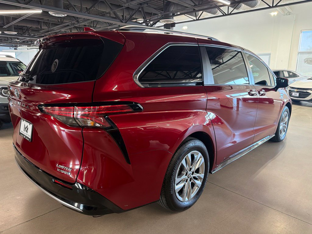 Photo 5 of this Toyota Sienna