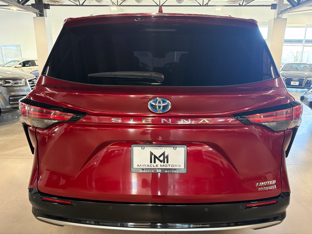 Photo 6 of this Toyota Sienna