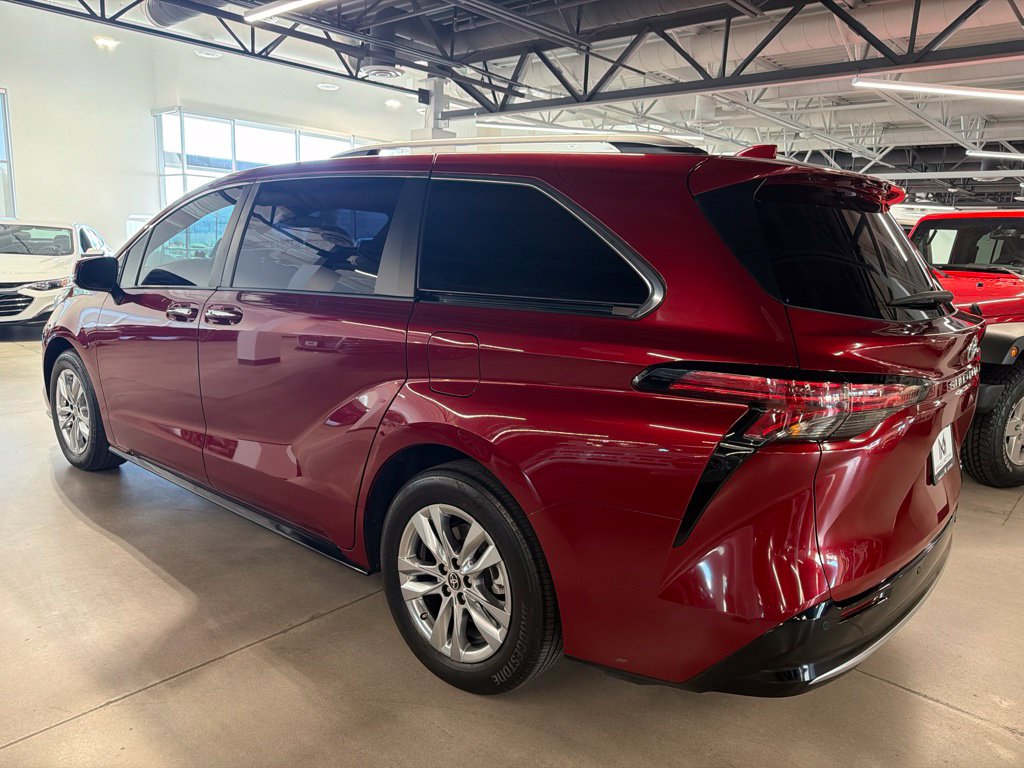 Photo 7 of this Toyota Sienna