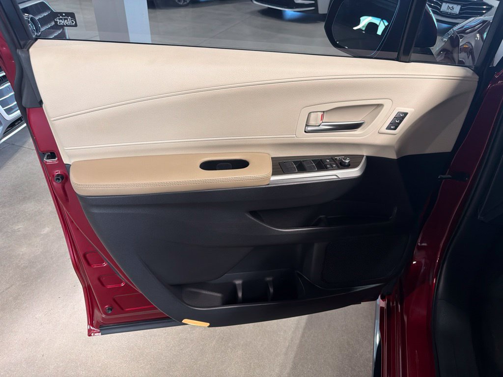 Photo 11 of this Toyota Sienna
