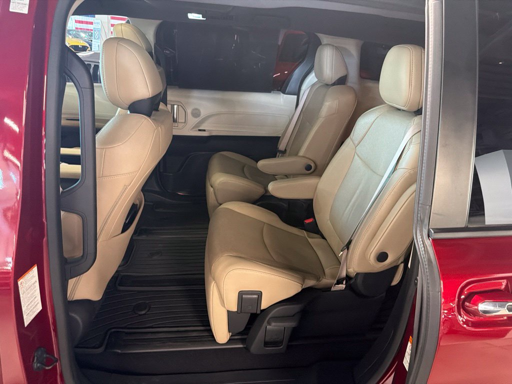 Photo 12 of this Toyota Sienna