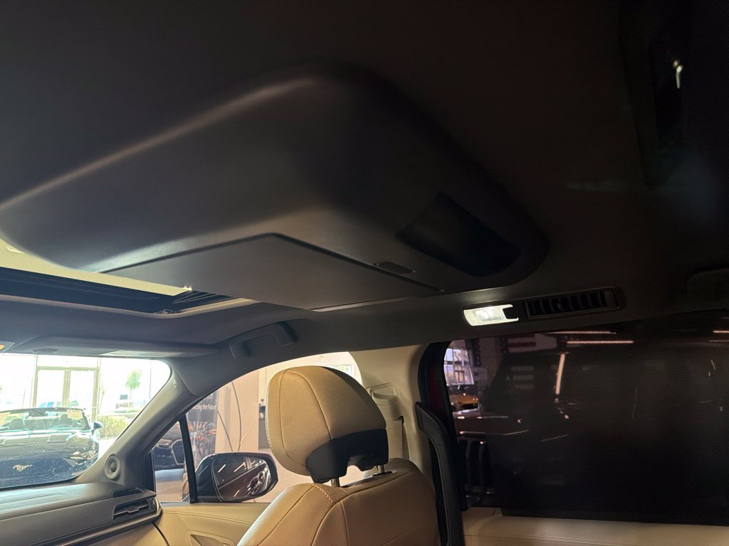 Photo 13 of this Toyota Sienna