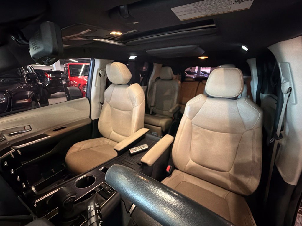 Photo 17 of this Toyota Sienna