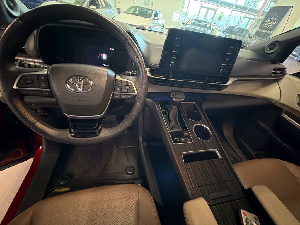 Photo 18 of this Toyota Sienna