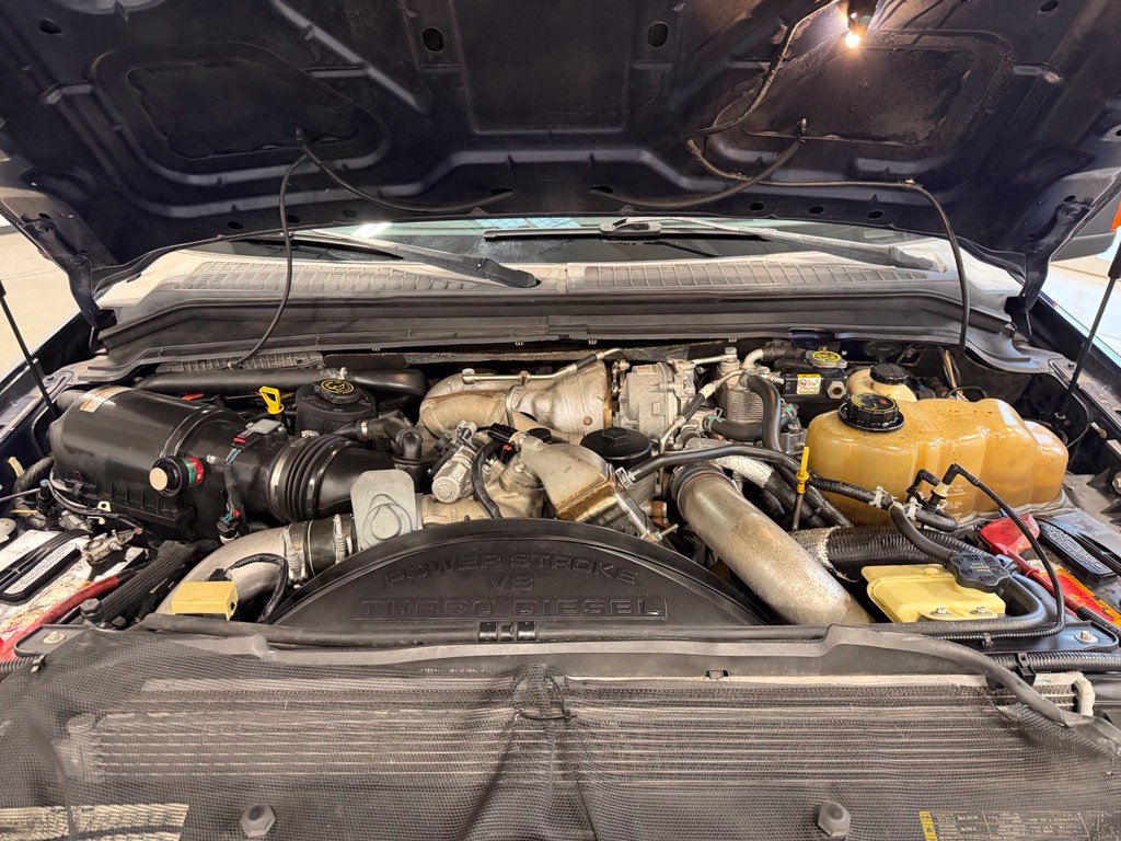 Photo 25 of this Ford Super Duty F-350 SRW