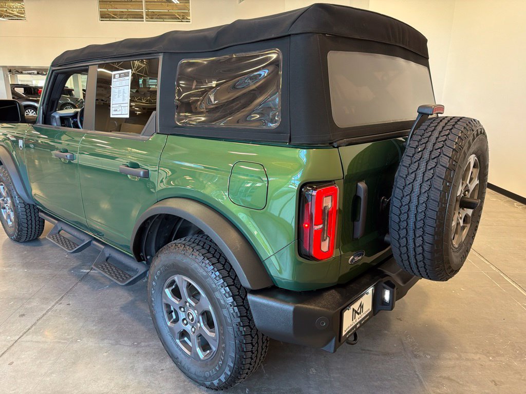 Photo 3 of this Ford Bronco