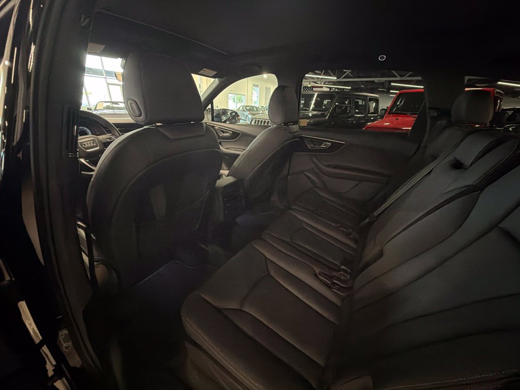 Photo 14 of this Audi Q7