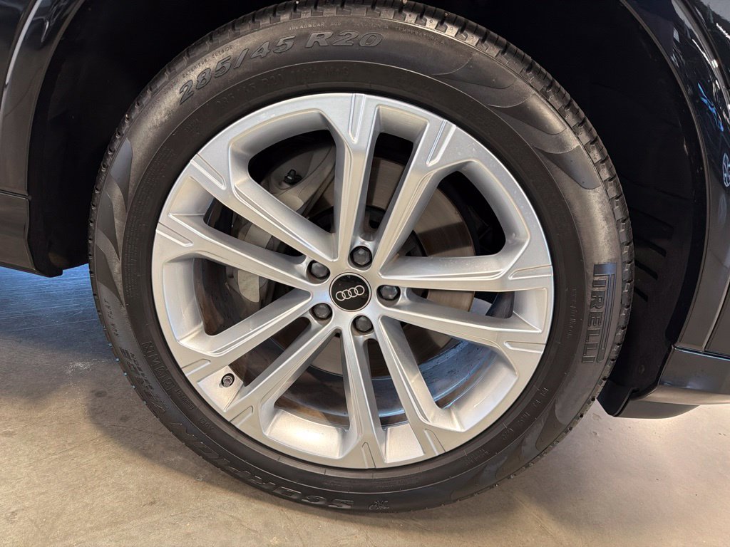 Photo 30 of this Audi Q7