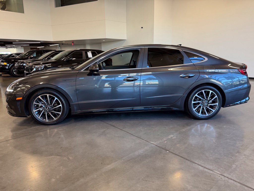 Photo 2 of this Hyundai Sonata