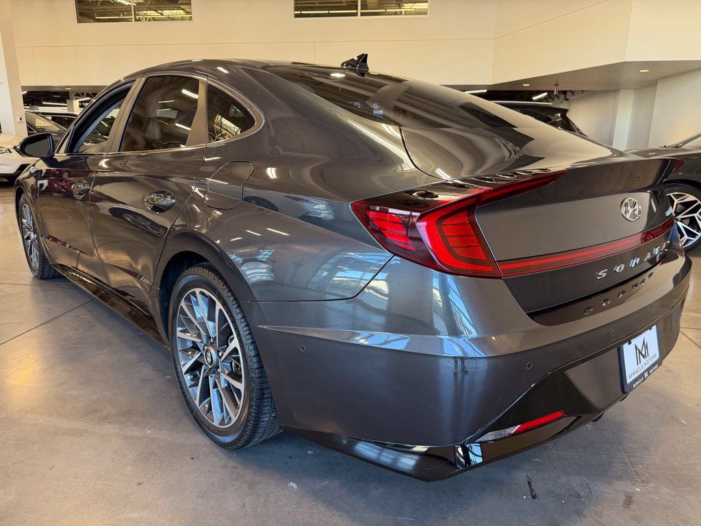 Photo 3 of this Hyundai Sonata
