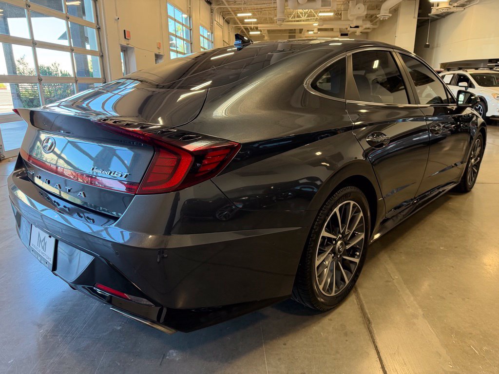 Photo 5 of this Hyundai Sonata