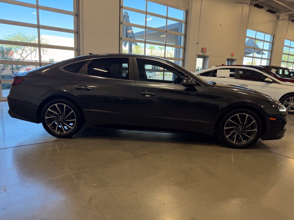 Photo 6 of this Hyundai Sonata