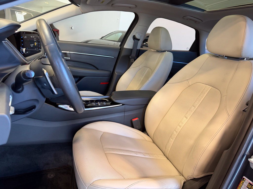 Photo 8 of this Hyundai Sonata