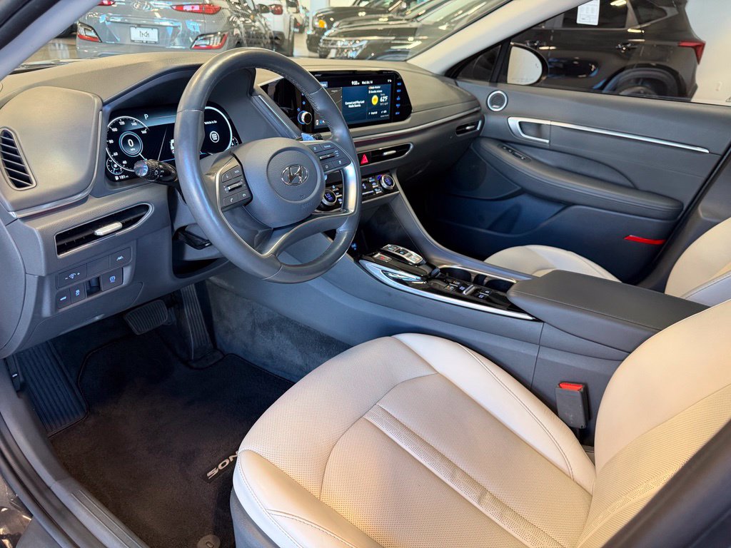 Photo 9 of this Hyundai Sonata